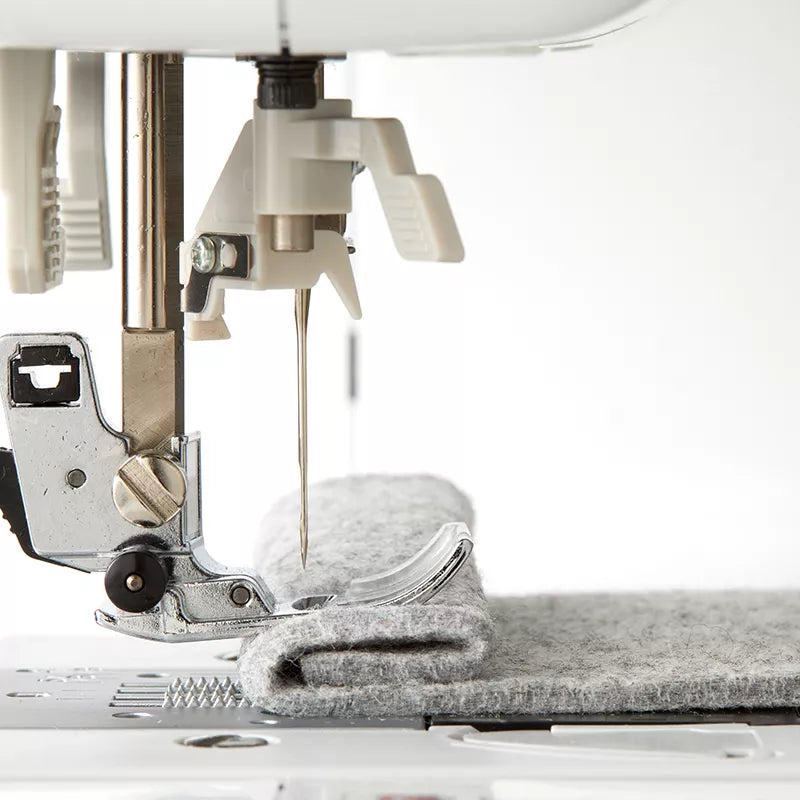 Brother FS60X computerised sewing machine - zigzag foot with levelling button