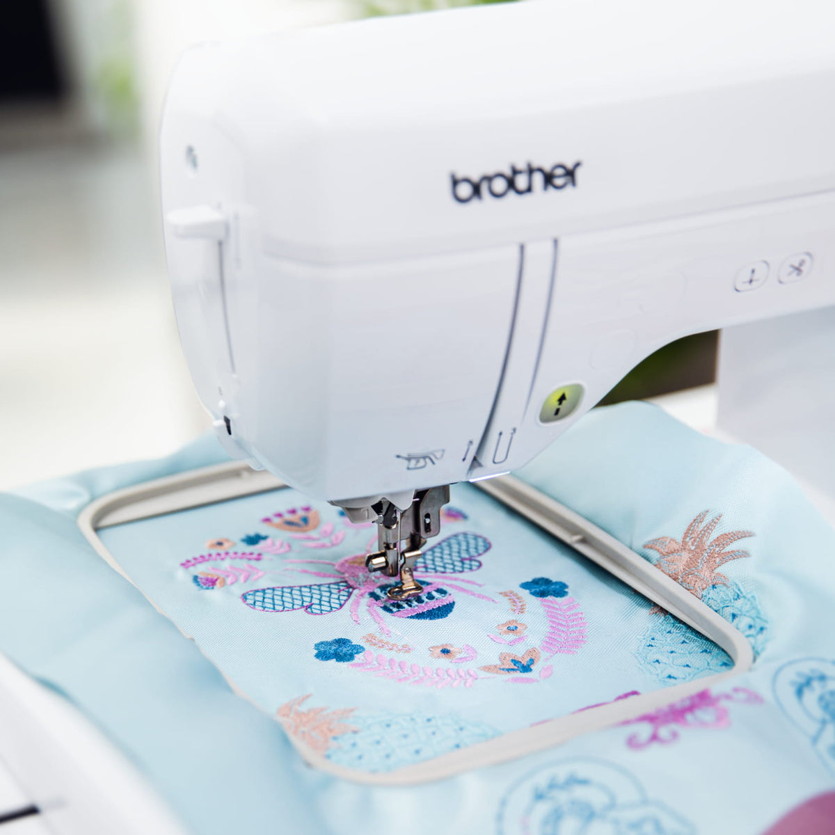 Brother F580 combination machine - 130mm x 180mm embroidery area